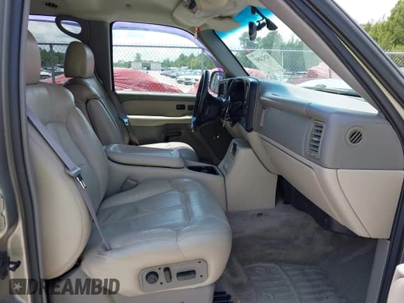 ✅ 2000 Chevrolet Suburban LS • VIN: 3GNFK16TXYG130202 • Лот: 42924507. Опубликован ранее на IAAI с пробегом 229 504 миль. Бесплатный доступ к архиву аукционных продаж из США и подробный отчёт об истории автомобиля на DreamBid. Изображение 5.