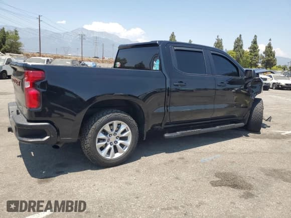 ✅ 2021 Chevrolet Silverado 1500 Custom • VIN: 1GCPYBEKXMZ172258 • Lot: 64723874. Wystawiony na Copart z przebiegiem 65 285 mil. Bezpłatny archiwum sprzedaży aukcyjnych z USA i szczegółowy raport historii pojazdu na DreamBid. Zdjęcie 3.