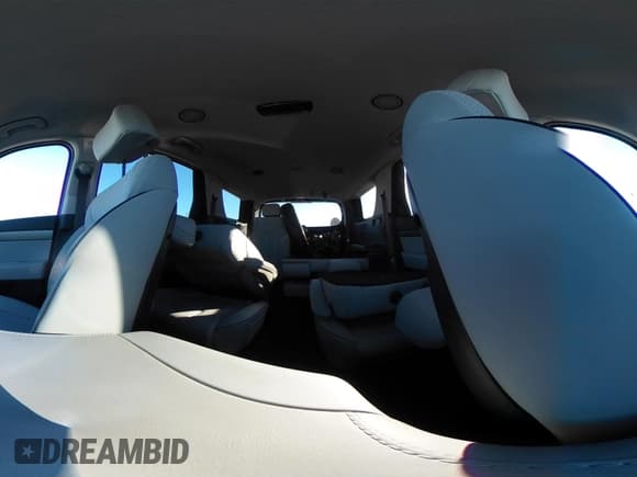 ✅ 2025 Hyundai Palisade SEL • VIN: KM8R24GE8SU830923 • Лот: 41279099. Опубликован ранее на IAAI с пробегом 5 746 миль. Бесплатный доступ к архиву аукционных продаж из США и подробный отчёт об истории автомобиля на DreamBid. Изображение 19.