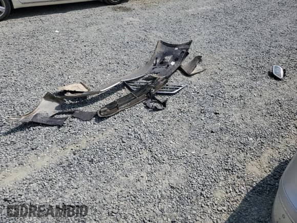 2009 Hyundai Genesis z VIN KMHGC46F09U063917, wystawiony jako Copart lot #70833994 z przebiegiem 198 670 mil mil oraz Szkoda całkowita • Salvage title. Historia ofert i sprzedaży dostępna na DreamBid. Obrazek 12.