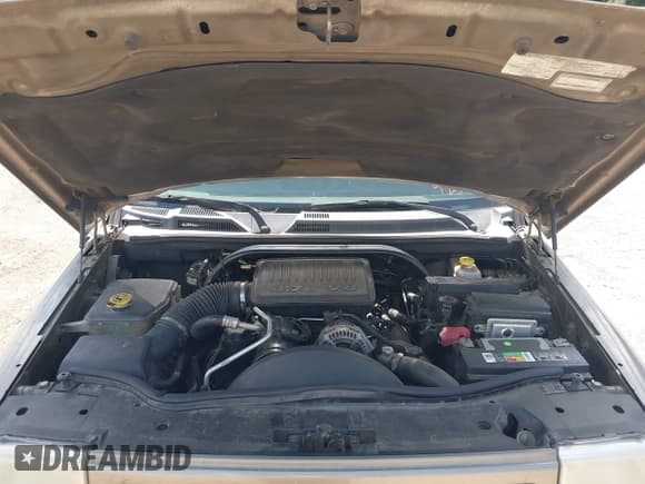 ✅ 2006 Jeep Commander • VIN: 1J8HH48N86C106683 • Lot: 42563082. Wystawiony na IAAI z przebiegiem 235 200 mil. Bezpłatny archiwum sprzedaży aukcyjnych z USA i szczegółowy raport historii pojazdu na DreamBid. Zdjęcie 10.