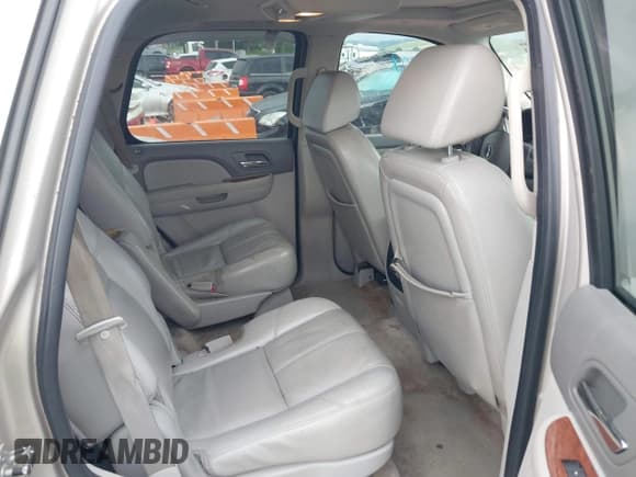 ✅ 2007 GMC Yukon SLE • VIN: 1GKFC13067R270380 • Lot: 42428894. Listed on IAAI with 255,571 mi. Free auction sales archive from the USA and detailed vehicle history report at DreamBid. Image 8.