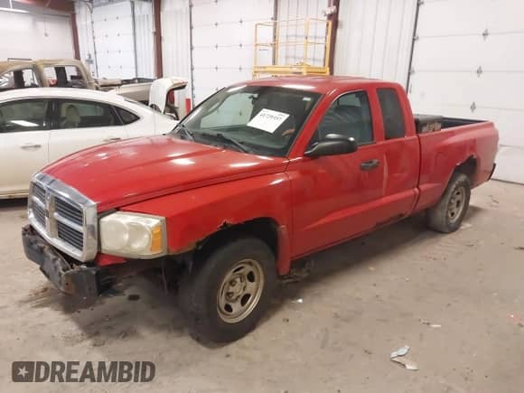 2006 Dodge Dakota ST with VIN 1D7HW22K46S506882, listed as a IAAI auction lot 41729357 with 178,313 mi miles and . Bid and sale history available at DreamBid. Image 2.