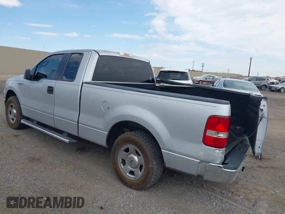 ✅ 2005 Ford F-150 STX • VIN: 1FTRX12W55NB36225 • Lot: 43074809. Wystawiony na IAAI z przebiegiem 290 531 mil. Bezpłatny archiwum sprzedaży aukcyjnych z USA i szczegółowy raport historii pojazdu na DreamBid. Zdjęcie 3.