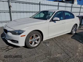 ✅ 2015 BMW 3 Series 328i • VIN: WBA3A5C58FF611007 • Lot: 94818205. Wystawiony na Copart z przebiegiem 126 046 mil. Bezpłatny archiwum sprzedaży aukcyjnych z USA i szczegółowy raport historii pojazdu na DreamBid. Zdjęcie 1.