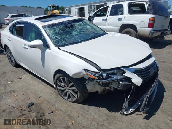 ✅ 2018 Lexus ES 300h • VIN: JTHBW1GG3J2185097 • Лот: 42526276. Опубликован ранее на IAAI с пробегом 116 660 миль. Бесплатный доступ к архиву аукционных продаж из США и подробный отчёт об истории автомобиля на DreamBid. Изображение 1.