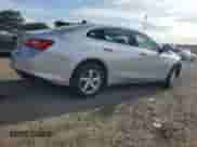 2018 Chevrolet Malibu LS z VIN 1G1ZB5ST9JF275136, wystawiony jako Copart lot #81119815 z przebiegiem 17 779 mil mil oraz Szkoda całkowita • Salvage title. Historia ofert i sprzedaży dostępna na DreamBid. Obrazek 3.