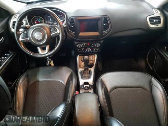 2020 Jeep Compass Latitude с VIN 3C4NJDBB5LT174999, выставлен на аукционе Copart как лот 68952635 с пробегом 60 294 миль миль и Списание • Salvage title. История ставок и продаж доступна на DreamBid. Изображение 8.