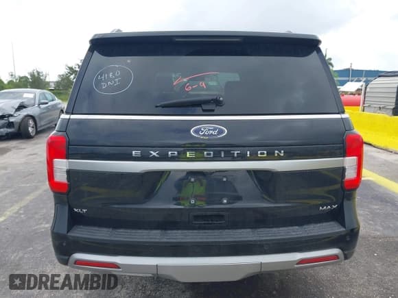 ✅ 2024 Ford Expedition Max XLT • VIN: 1FMJK1J86REA39261 • Lot: 42493651. Listed on IAAI with 47,100 mi. Free auction sales archive from the USA and detailed vehicle history report at DreamBid. Image 17.