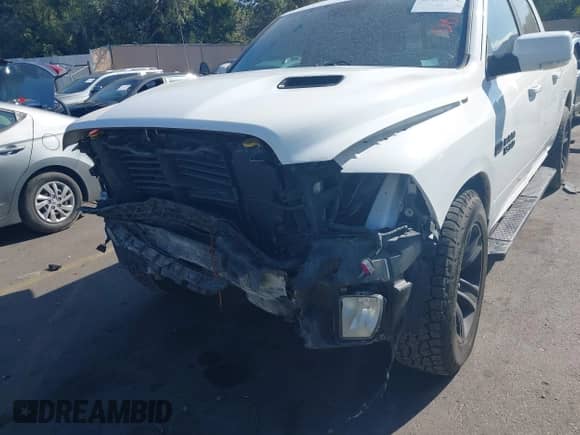 2017 Ram 1500 Night z VIN 1C6RR7MT0HS561087, wystawiony jako IAAI lot #43188191 z przebiegiem 138 239 mil mil oraz . Historia ofert i sprzedaży dostępna na DreamBid. Obrazek 6.