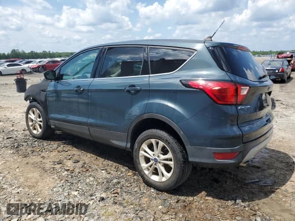 ✅ 2019 Ford Escape SE • VIN: 1FMCU9GD6KUA12949 • Lot: 84206345. Wystawiony na Copart z przebiegiem 19 723 mil. Bezpłatny archiwum sprzedaży aukcyjnych z USA i szczegółowy raport historii pojazdu na DreamBid. Zdjęcie 2.