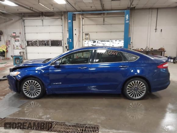 ✅ 2014 Ford Fusion Titanium Hybrid • VIN: 3FA6P0RU6ER175894 • Lot: 43220307. Listed on IAAI with 157,170 mi. Free auction sales archive from the USA and detailed vehicle history report at DreamBid. Image 14.