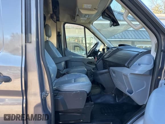 ✅ 2016 Ford Transit Cargo • VIN: 1FTBW2CM4GKB01364 • Лот: 43746634. Опубликован ранее на IAAI с пробегом 191 753 миль. Бесплатный доступ к архиву аукционных продаж из США и подробный отчёт об истории автомобиля на DreamBid. Изображение 5.