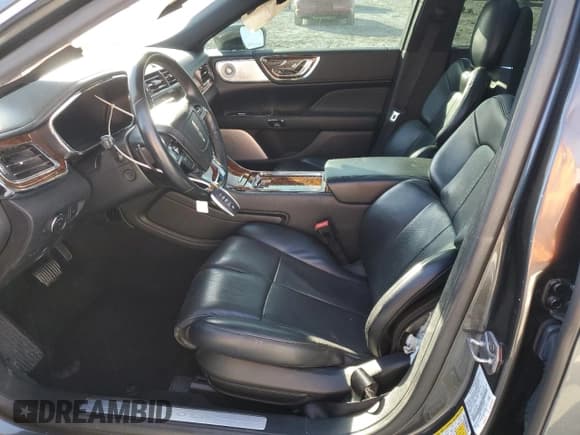 ✅ 2019 Lincoln Continental Reserve • VIN: 1LN6L9RP7K5603826 • Лот: 49910735. Опубликован ранее на Copart с пробегом 28 793 миль. Бесплатный доступ к архиву аукционных продаж из США и подробный отчёт об истории автомобиля на DreamBid. Изображение 7.