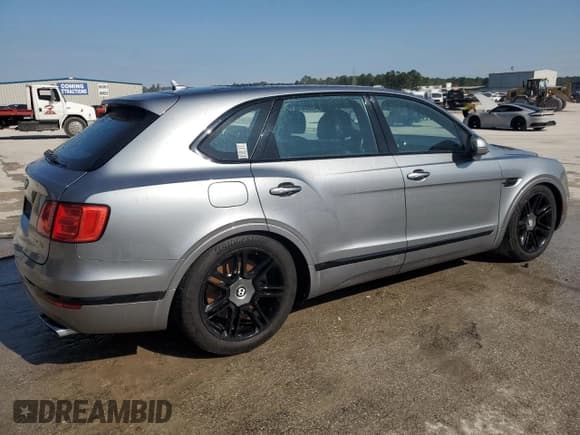 ✅ 2019 Bentley Bentayga V8 • VIN: SJAAM2ZV4KC024727 • Lot: 80631684. Wystawiony na Copart z przebiegiem 38 304 mil. Bezpłatny archiwum sprzedaży aukcyjnych z USA i szczegółowy raport historii pojazdu na DreamBid. Zdjęcie 4.