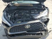 ✅ 2022 Toyota Corolla Cross XLE • VIN: 7MUDAAAG5NV031724 • Lot: 69848655. Wystawiony na Copart z przebiegiem 43 449 mil. Bezpłatny archiwum sprzedaży aukcyjnych z USA i szczegółowy raport historii pojazdu na DreamBid. Zdjęcie 12.