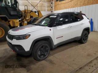 ✅ 2024 Jeep Compass Trailhawk • VIN: 3C4NJDDN3RT590811 • Lot: 84205865. Wystawiony na Copart z przebiegiem 14 158 mil. Bezpłatny archiwum sprzedaży aukcyjnych z USA i szczegółowy raport historii pojazdu na DreamBid. Zdjęcie 1.