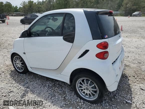 ✅ 2015 Smart fortwo Passion • VIN: WMEEJ3BA6FK807938 • Lot: 53860475. Wystawiony na Copart z przebiegiem 77 748 mil. Bezpłatny archiwum sprzedaży aukcyjnych z USA i szczegółowy raport historii pojazdu na DreamBid. Zdjęcie 2.