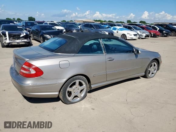 ✅ 2005 Mercedes-Benz CLK 500 • VIN: WDBTK75J75F147923 • Lot: 53743485. Wystawiony na Copart z przebiegiem 181 045 mil. Bezpłatny archiwum sprzedaży aukcyjnych z USA i szczegółowy raport historii pojazdu na DreamBid. Zdjęcie 3.