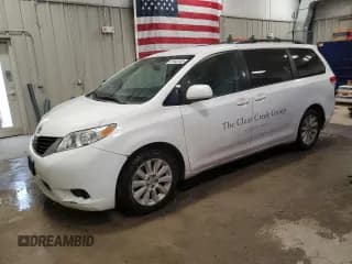 ✅ 2013 Toyota Sienna LE • VIN: 5TDJK3DCXDS067941 • Lot: 91942445. Listed on Copart with 156,549 mi. Free auction sales archive from the USA and detailed vehicle history report at DreamBid. Image 1.