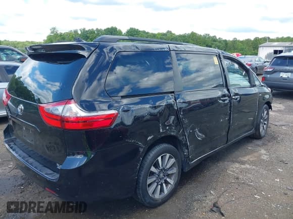 ✅ 2020 Toyota Sienna XLE • VIN: 5TDDZ3DC4LS232650 • Лот: 42332566. Опубликован ранее на IAAI с пробегом 141 971 миль. Бесплатный доступ к архиву аукционных продаж из США и подробный отчёт об истории автомобиля на DreamBid. Изображение 4.