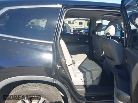 ✅ 2017 Honda Pilot EX-L • VIN: 5FNYF6H51HB033722 • Lot: 43594503. Listed on IAAI with 146,016 mi. Free auction sales archive from the USA and detailed vehicle history report at DreamBid. Image 8.