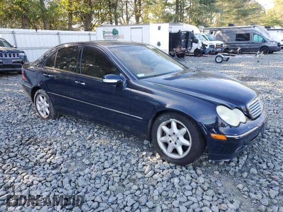 ✅ 2003 Mercedes-Benz C 240 • VIN: WDBRF61JX3A482957 • Лот: 81868915. Опубликован ранее на Copart с пробегом 125 391 миль. Бесплатный доступ к архиву аукционных продаж из США и подробный отчёт об истории автомобиля на DreamBid. Изображение 4.