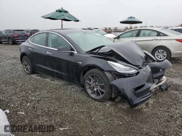 ✅ 2020 Tesla Model 3 Standard Range Plus • VIN: 5YJ3E1EA3LF657631 • Lot: 86534105. Wystawiony na Copart z przebiegiem 116 127 mil. Bezpłatny archiwum sprzedaży aukcyjnych z USA i szczegółowy raport historii pojazdu na DreamBid. Zdjęcie 4.