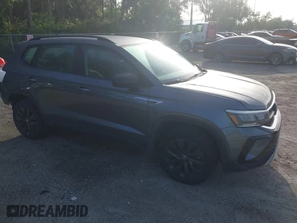 ✅ 2024 Volkswagen Taos S • VIN: 3VV5X7B28RM124571 • Лот: 42445633. Опубликован ранее на IAAI с пробегом 11 746 миль. Бесплатный доступ к архиву аукционных продаж из США и подробный отчёт об истории автомобиля на DreamBid. Изображение 1.