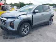 ✅ 2025 Chevrolet Equinox AWD LT • VIN: 3GNAXPEG9SL310420 • Lot: 42640625. Wystawiony na IAAI z przebiegiem 3 353 mil. Bezpłatny archiwum sprzedaży aukcyjnych z USA i szczegółowy raport historii pojazdu na DreamBid. Zdjęcie 2.