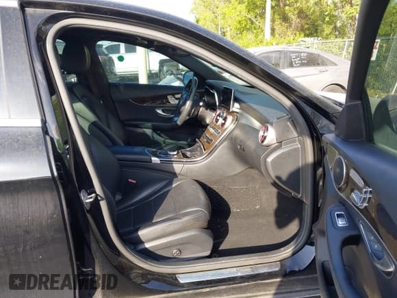 ✅ 2018 Mercedes-Benz C 300 • VIN: WDDWF4JB7JR312934 • Lot: 41590598. Wystawiony na IAAI z przebiegiem 94 088 mil. Bezpłatny archiwum sprzedaży aukcyjnych z USA i szczegółowy raport historii pojazdu na DreamBid. Zdjęcie 5.