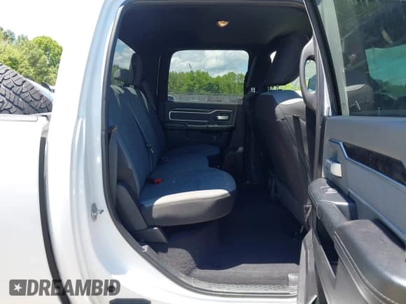 ✅ 2021 Ram 2500 Big Horn • VIN: 3C6UR5DL1MG554827 • Лот: 42524193. Опубликован ранее на IAAI с пробегом 107 355 миль. Бесплатный доступ к архиву аукционных продаж из США и подробный отчёт об истории автомобиля на DreamBid. Изображение 8.