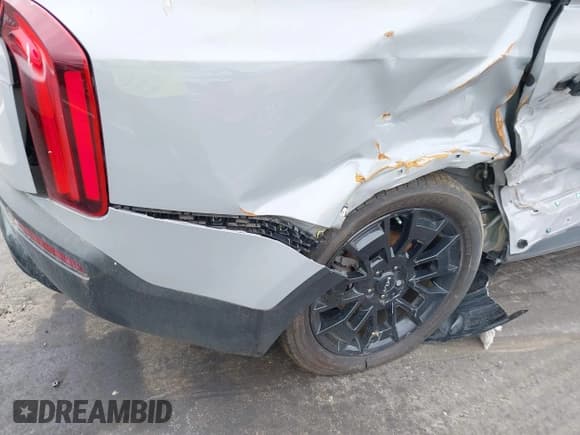 ✅ 2022 Kia Telluride SX • VIN: 5XYP5DHC3NG223639 • Lot: 43188855. Wystawiony na IAAI z przebiegiem 20 061 mil. Bezpłatny archiwum sprzedaży aukcyjnych z USA i szczegółowy raport historii pojazdu na DreamBid. Zdjęcie 18.