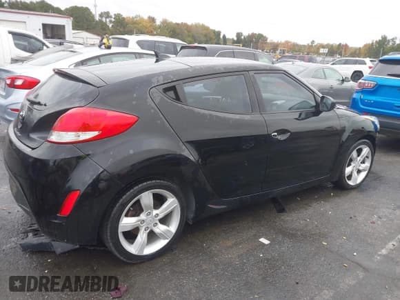 ✅ 2013 Hyundai Veloster w/Black Int • VIN: KMHTC6AD6DU146227 • Lot: 43533594. Wystawiony na IAAI z przebiegiem 104 427 mil. Bezpłatny archiwum sprzedaży aukcyjnych z USA i szczegółowy raport historii pojazdu na DreamBid. Zdjęcie 4.