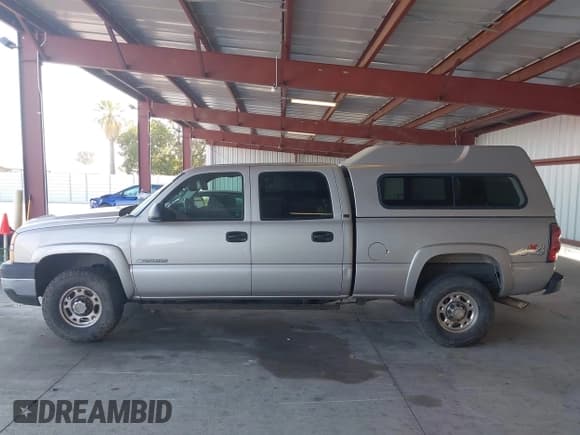 ✅ 2006 Chevrolet Silverado 2500HD LT1 • VIN: 1GCHK23U06F103383 • Лот: 43121005. Опубликован ранее на IAAI с пробегом 302 231 миль. Бесплатный доступ к архиву аукционных продаж из США и подробный отчёт об истории автомобиля на DreamBid. Изображение 14.