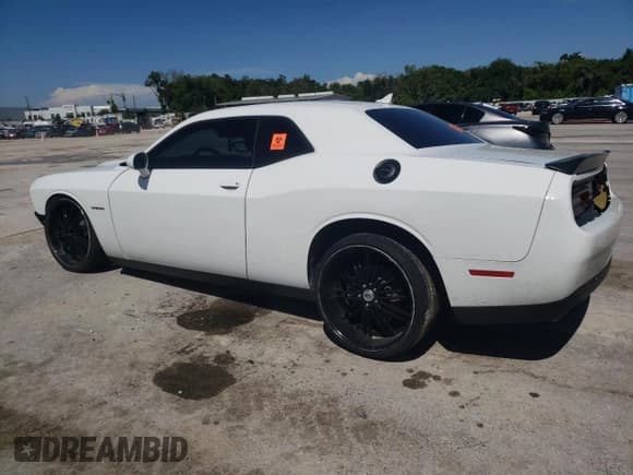 ✅ 2021 Dodge Challenger R/T • VIN: 2C3CDZBTXMH567772 • Lot: 63748284. Wystawiony na Copart z przebiegiem 33 995 mil. Bezpłatny archiwum sprzedaży aukcyjnych z USA i szczegółowy raport historii pojazdu na DreamBid. Zdjęcie 2.
