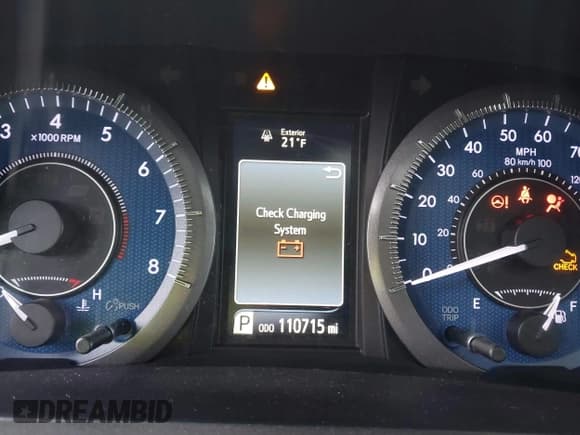 ✅ 2017 Toyota Sienna XLE • VIN: 5TDDZ3DC9HS159153 • Lot: 41350390. Listed on IAAI with 110,715 mi. Free auction sales archive from the USA and detailed vehicle history report at DreamBid. Image 7.