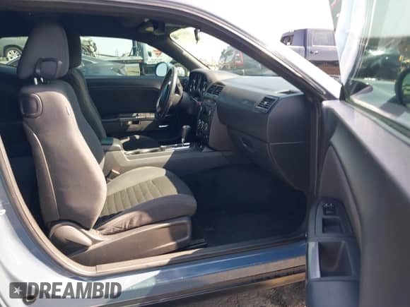 2014 Dodge Challenger SXT 100th Anniversary z VIN 2C3CDYAG1EH289991, wystawiony jako IAAI lot #42419468 z przebiegiem 164 799 mil mil oraz . Historia ofert i sprzedaży dostępna na DreamBid. Obrazek 5.