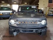 ✅ 2021 Ford Bronco • VIN: 1FMEE5DP2MLB06896 • Lot: 80565015. Wystawiony na Copart z przebiegiem 82 571 mil. Bezpłatny archiwum sprzedaży aukcyjnych z USA i szczegółowy raport historii pojazdu na DreamBid. Zdjęcie 5.