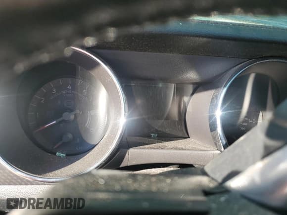 ✅ 2015 Ford Mustang EcoBoost Premium • VIN: 1FATP8UHXF5412144 • Lot: 87395415. Wystawiony na Copart z przebiegiem Nie podano. Bezpłatny archiwum sprzedaży aukcyjnych z USA i szczegółowy raport historii pojazdu na DreamBid. Zdjęcie 9.