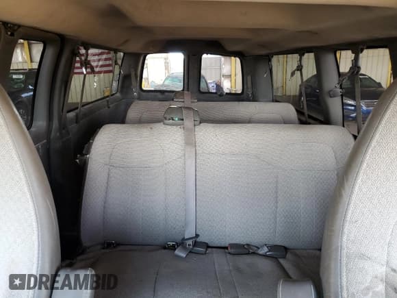 ✅ 2010 Chevrolet Express Passenger LT • VIN: 1GA2G1DG6A1103011 • Lot: 51946695. Wystawiony na Copart z przebiegiem 299 210 mil. Bezpłatny archiwum sprzedaży aukcyjnych z USA i szczegółowy raport historii pojazdu na DreamBid. Zdjęcie 10.