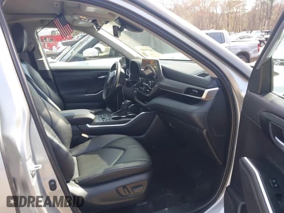 ✅ 2023 Toyota Highlander L • VIN: 5TDKDRBH6PS044676 • Lot: 42094125. Listed on IAAI with 102,903 mi. Free auction sales archive from the USA and detailed vehicle history report at DreamBid. Image 5.