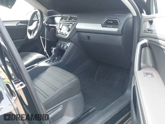 ✅ 2024 Volkswagen Tiguan S • VIN: 3VVRB7AX0RM055422 • Lot: 42344755. Listed on IAAI with 20,670 mi. Free auction sales archive from the USA and detailed vehicle history report at DreamBid. Image 5.