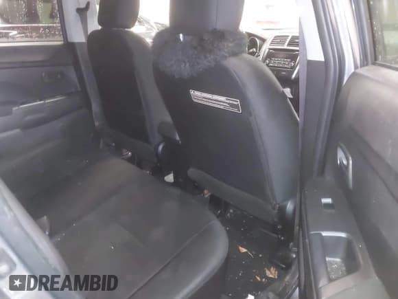 ✅ 2014 Mitsubishi Outlander ES • VIN: 4A4AR3AU2EE003949 • Lot: 43815371. Wystawiony na IAAI z przebiegiem 163 112 mil. Bezpłatny archiwum sprzedaży aukcyjnych z USA i szczegółowy raport historii pojazdu na DreamBid. Zdjęcie 8.