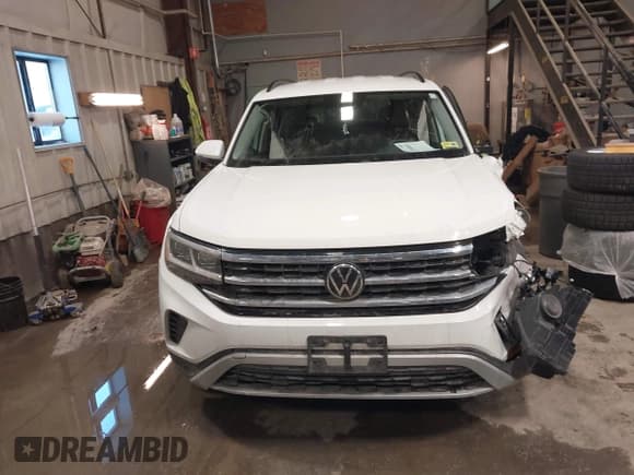 ✅ 2023 Volkswagen Atlas SE • VIN: 1V2HR2CA6PC510823 • Lot: 41576865. Wystawiony na IAAI z przebiegiem 22 991 mil. Bezpłatny archiwum sprzedaży aukcyjnych z USA i szczegółowy raport historii pojazdu na DreamBid. Zdjęcie 12.