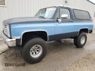 1987 Chevrolet Blazer z VIN 1GNEV18K3HF105196, wystawiony jako Copart lot #45010005 z przebiegiem 85 762 mil mil oraz Czysty tytuł • Clean title. Historia ofert i sprzedaży dostępna na DreamBid. Obrazek 1.