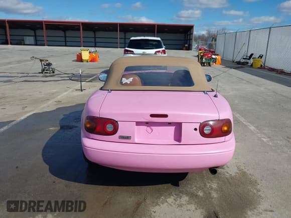 ✅ 1993 Mazda MX-5 Miata • VIN: JM1NA3519P1418681 • Lot: 41741615. Wystawiony na IAAI z przebiegiem 115 379 mil. Bezpłatny archiwum sprzedaży aukcyjnych z USA i szczegółowy raport historii pojazdu na DreamBid. Zdjęcie 16.