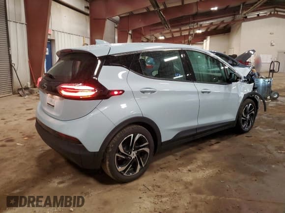 ✅ 2023 Chevrolet Bolt EV 2LT • VIN: 1G1FX6S08P4166803 • Лот: 77439124. Опубликован ранее на Copart с пробегом 16 415 миль. Бесплатный доступ к архиву аукционных продаж из США и подробный отчёт об истории автомобиля на DreamBid. Изображение 3.