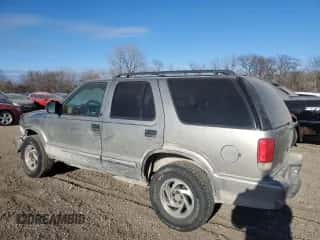 2000 Chevrolet Blazer LS with VIN 1GNDT13W6Y2206610, listed as a Copart auction lot 83566074 with 135,007 mi miles and Salvage title. Bid and sale history available at DreamBid. Image 2.