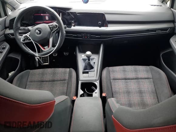 ✅ 2022 Volkswagen Golf GTI S • VIN: WVWH87CD9NW139504 • Lot: 49285424. Wystawiony na Copart z przebiegiem 31 071 mil. Bezpłatny archiwum sprzedaży aukcyjnych z USA i szczegółowy raport historii pojazdu na DreamBid. Zdjęcie 8.